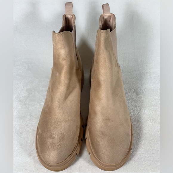 NEW Carcuume Women’s Lug Sole Chelsea Platform Boot Size 9.5 - Picture 5 of 11